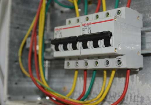 解析為什么電梯不接漏電保護開關(guān) 